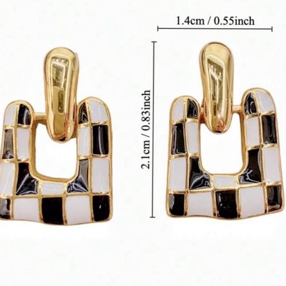 New checkerboard dangle earrings - Picture 3 of 3